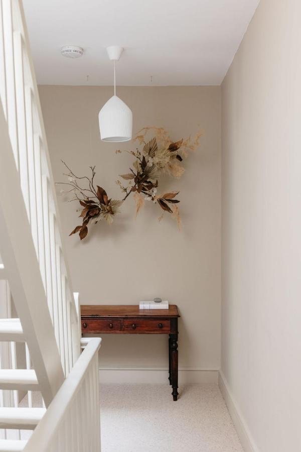 The Curator's - Spacious 2 Bedrooms * Bath
