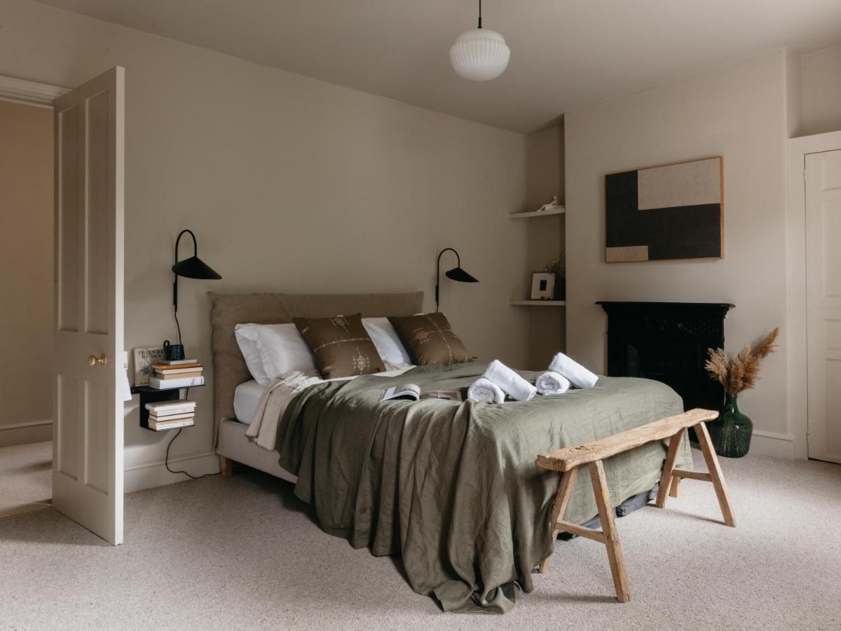 The Curator's - Spacious 2 Bedrooms Apartment Bath